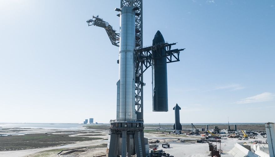 SpaceX准备进行超重型静态火灾测试