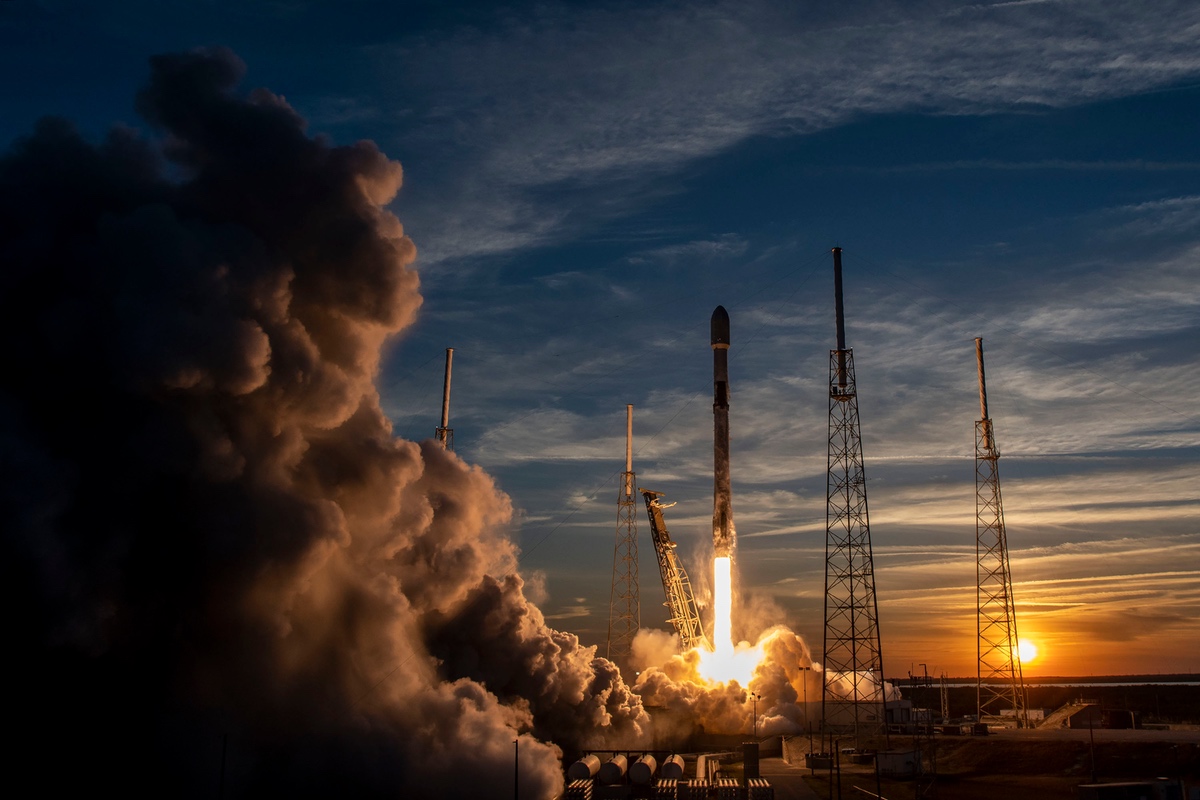SpaceX首次升级的星链V2卫星出现问题