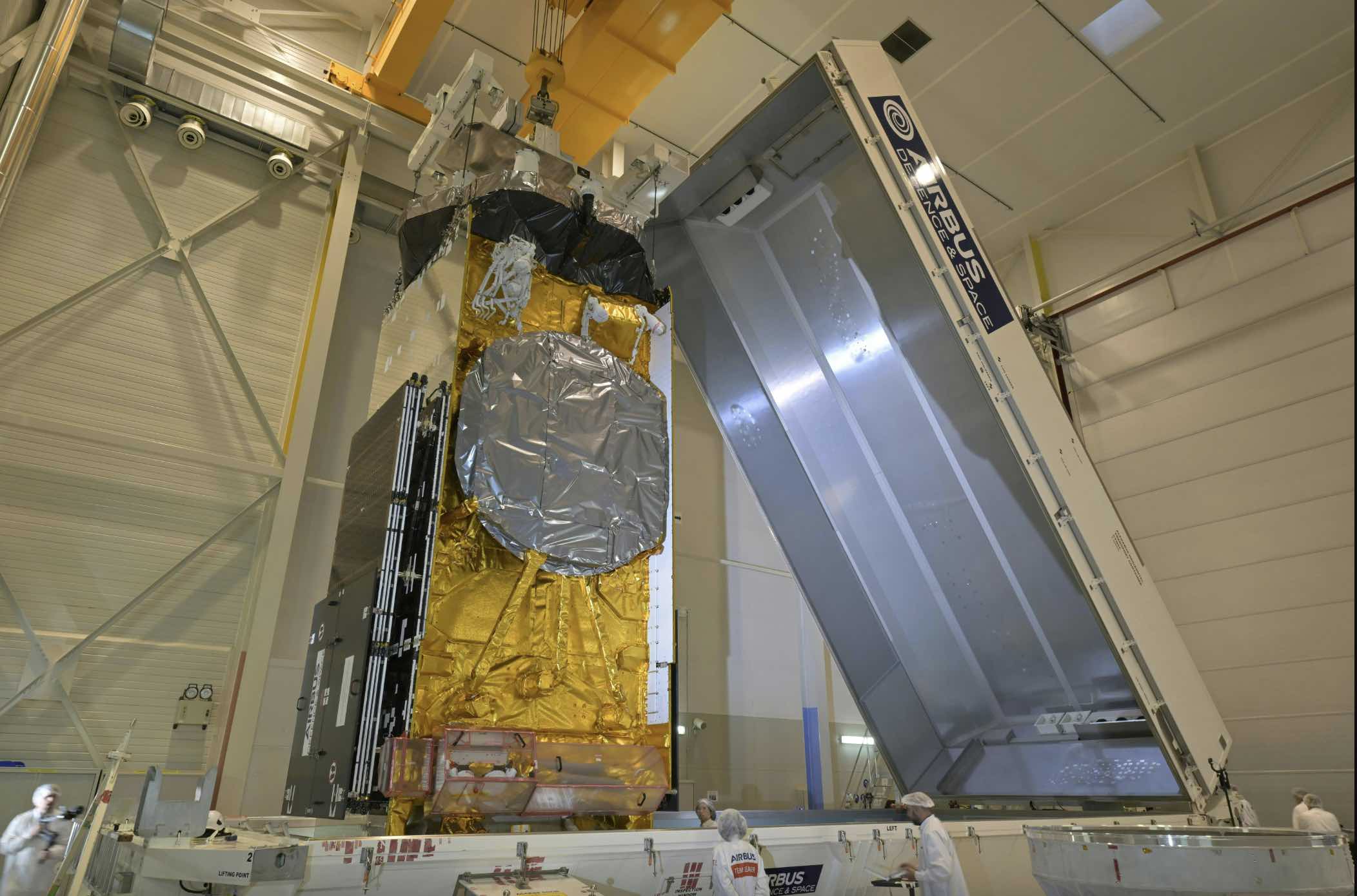 Airbus用白鲸飞机将欧洲通信卫星公司36D卫星运送到佛罗里达州