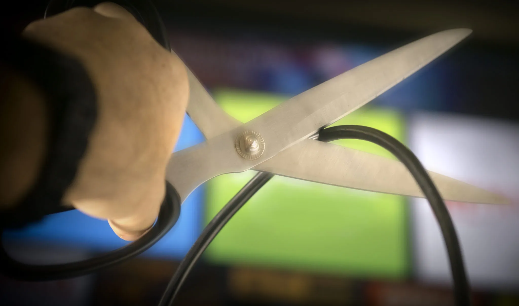 Cord-cutting ：弃用有线电视