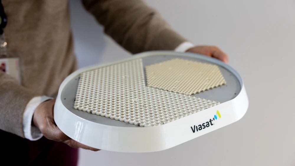 Viasat 将为全球闪电计划开发相控阵天线